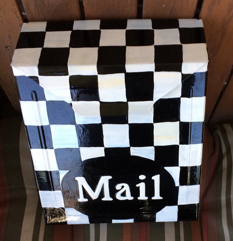 Hand Painted LOCKING Wall mount MAILBOX-special Order-U Design🌻 - Image 4 of 4