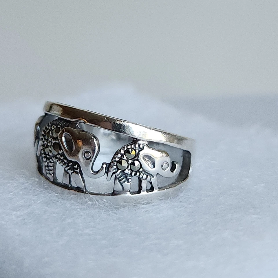 Vintage Sterling Silver Marcasite Lucky Elephants Band Ring | Unisex | Size 8 - Image 2 of 4