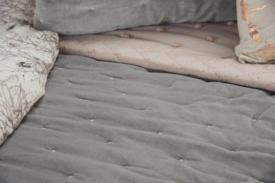 Edredón alternativo Gray King 100 % algodón 300 hilos limpieza en seco solo plumón Foto 3 de 4