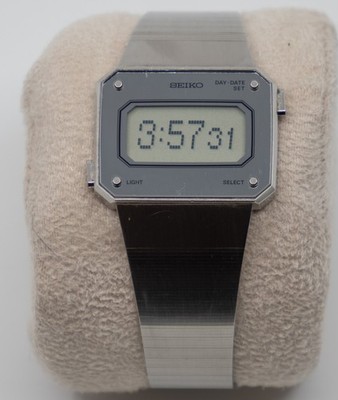 Seiko Vintage LCD Digital Watch D031-4000 Dot Matrix