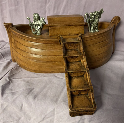 Hudson Pewter Noah's Ark Display w/ Ramp, Metal Noah & Noah s Wife