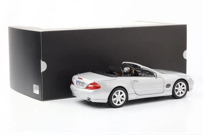 Mercedes-Benz SL500 R230 1:18 con techo rígido plata brillante concesionario Norev