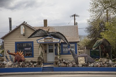 Photo:Evanston Wyoming 2016 Antares Fossils Minerals Dinosaur Storefront