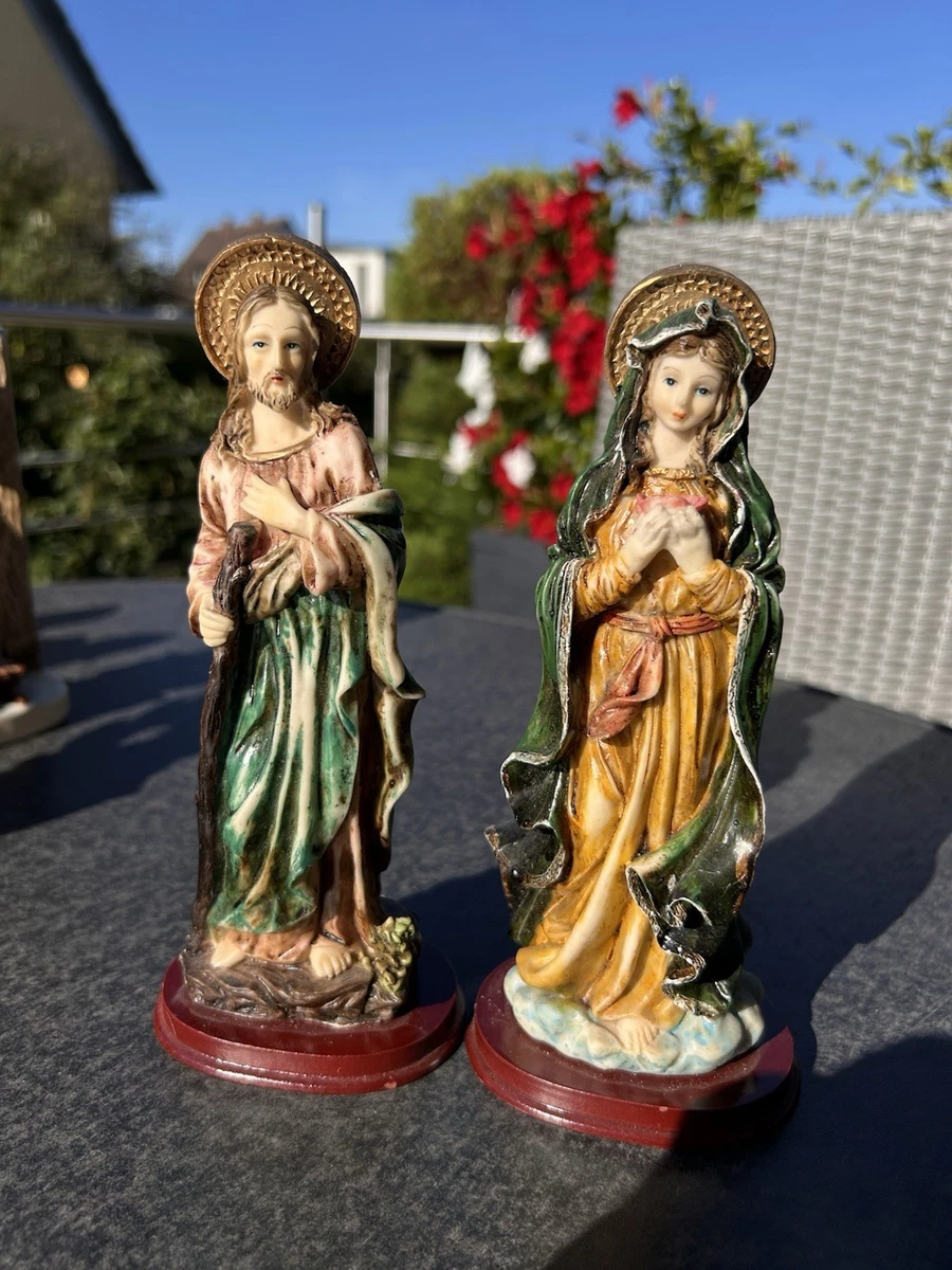 2 Heiligenfiguren "Maria und Josef" auf Sockel, Wachs? Resin? schön 578