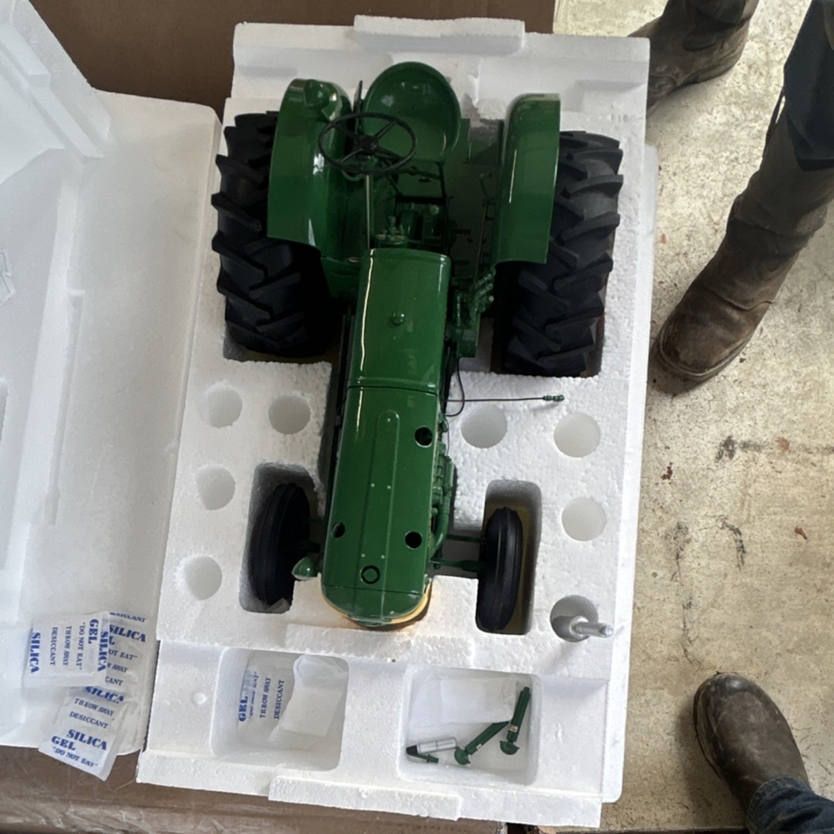 Franklin Mint 1:12 Oliver Super 99 1957 Diecast Tractor Precision