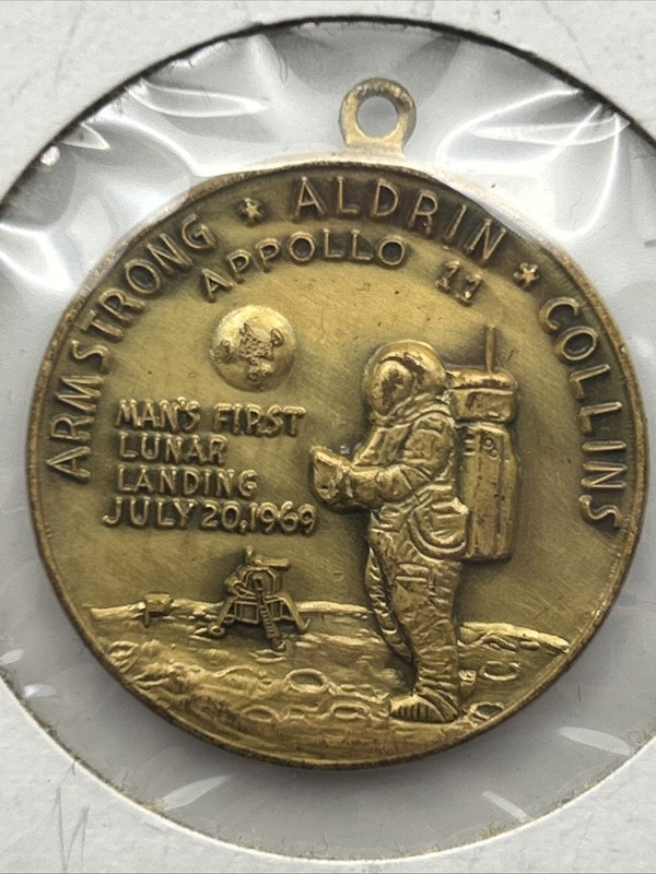 Apollo 11 Keychain 1969 First Lunar Landing Medal