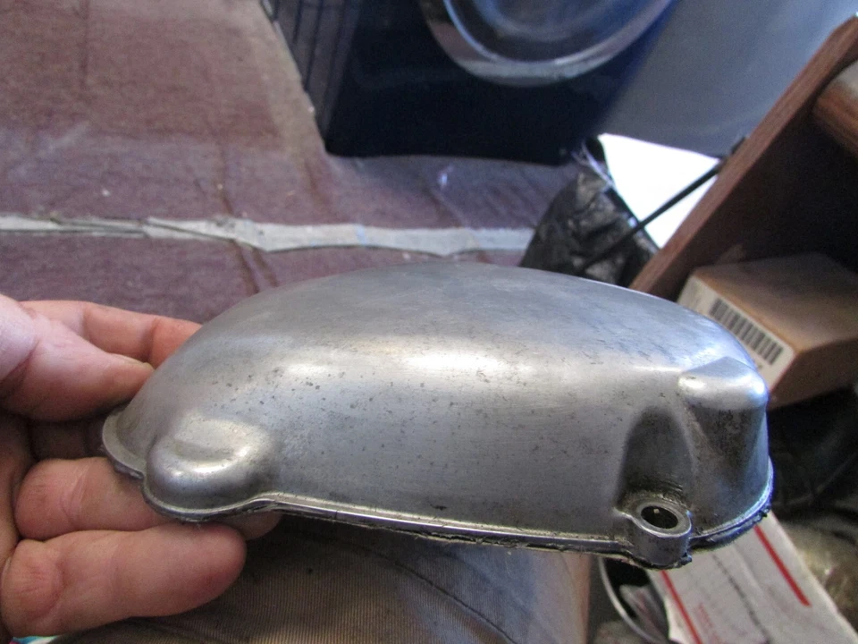 Cubierta de carburador lateral derecho Kawasaki KS125 1974 Foto 3 de 4