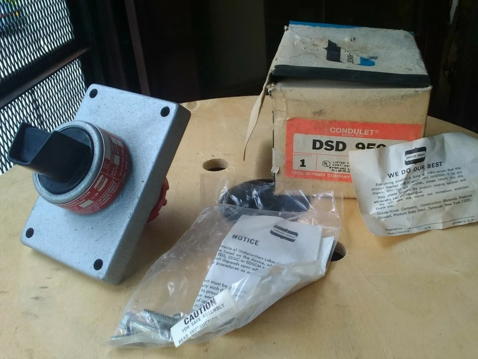 Crouse-Hinds DSD 959 Conjunto de Botón Operado Frontal Cubierta Lugares Peligrosos Foto 2 de 4