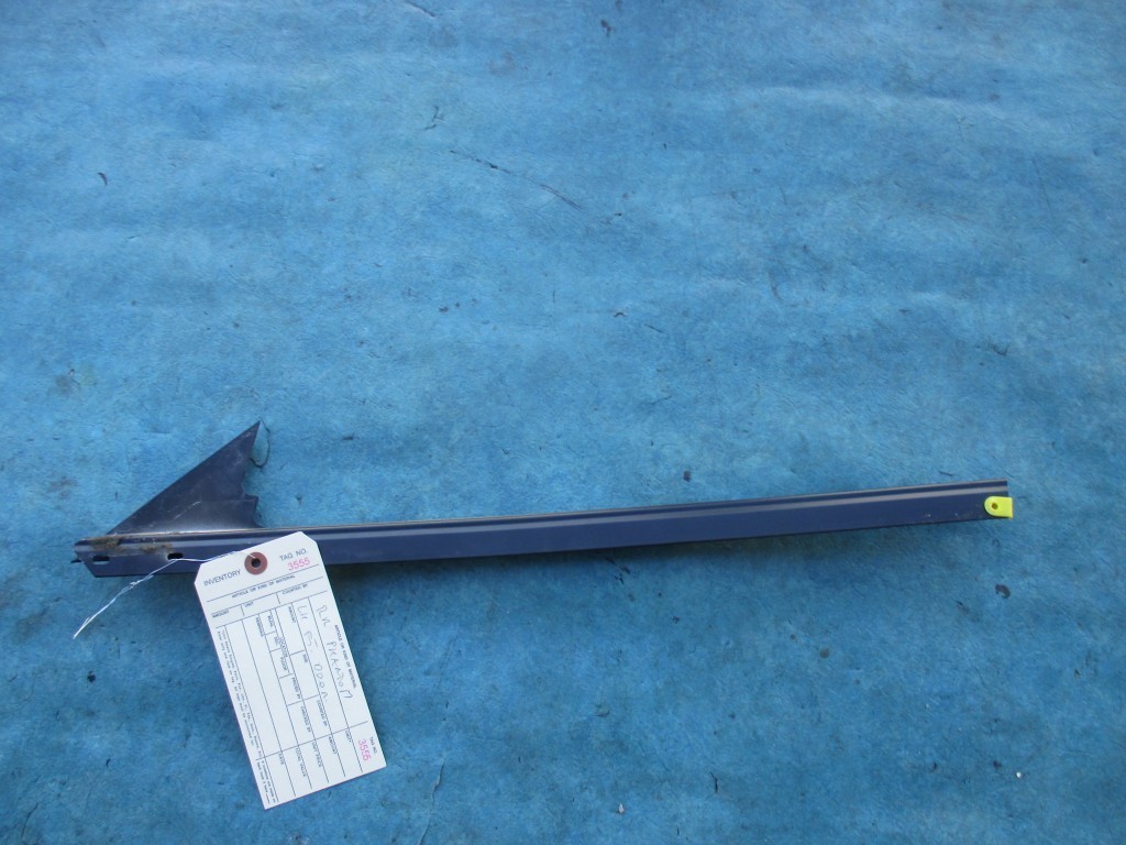 Rolls Royce Phantom Rr1 left front door column A cover bracket #3555 