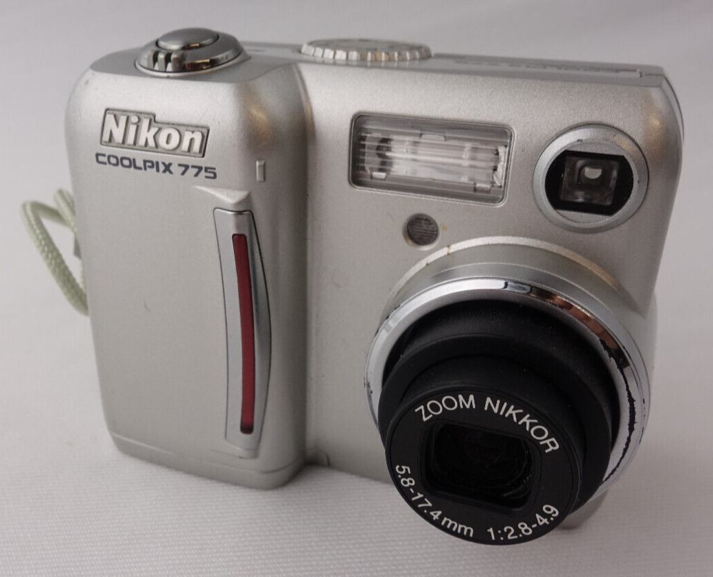 Nikon COOLPIX 775 Digital Camera [2.1 MP 3 x Optical] 18208250486