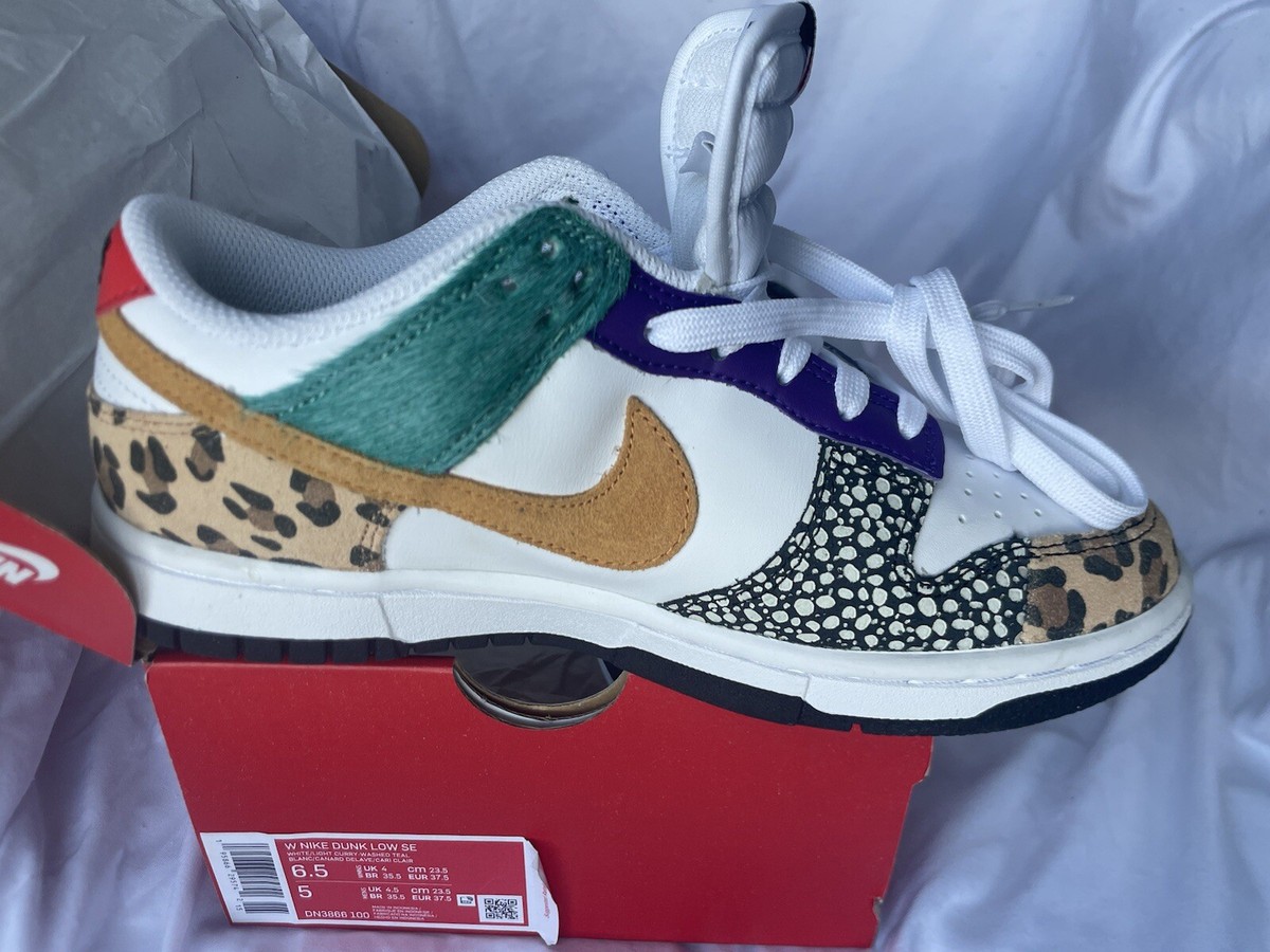 W NIKE DUNK LOW SE, White/ Light, curry-washed teal, blanc/canard