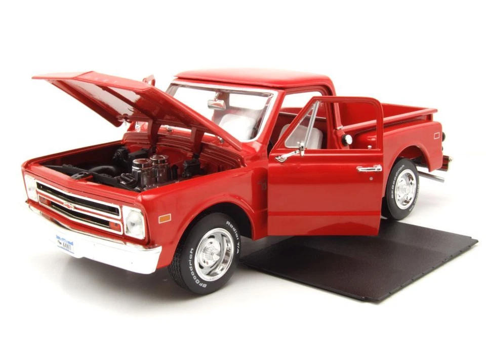 Chevrolet C-10 Stepside Pick Up 1968 Rosso Modellino Auto 1:18 Auto World - Immagine 4 di 4