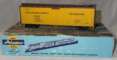 Athearn HO Scale 40' Wood Reefer - Fruit Growers Express 57621 #5218