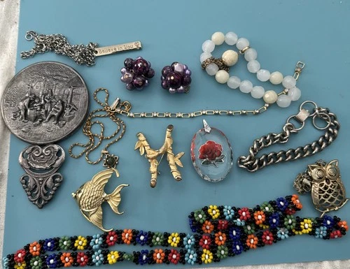 Vintage and Modern Costume Jewelry! Lot 702