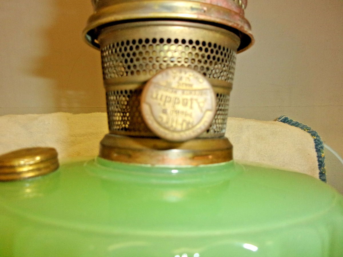 ALADDIN 1930'S JADEITE GREEN CORINTHIAN OIL LAMP. MODEL B BURENER