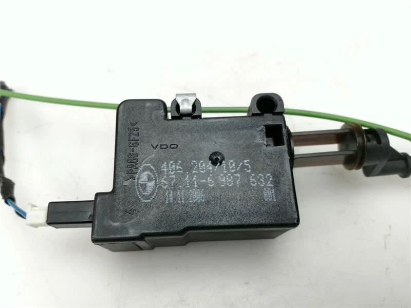 BMW 335i 335xi 328xi 328i E90 E92 2007 actuador de puerta de llenado de combustible OEM 67116987632 Foto 2 de 4