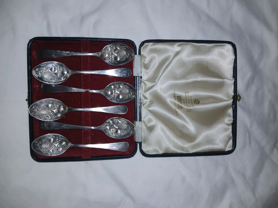 Viners Of Shefield England Pineapple Spoons KING GEORGE. - Image 3 of 4