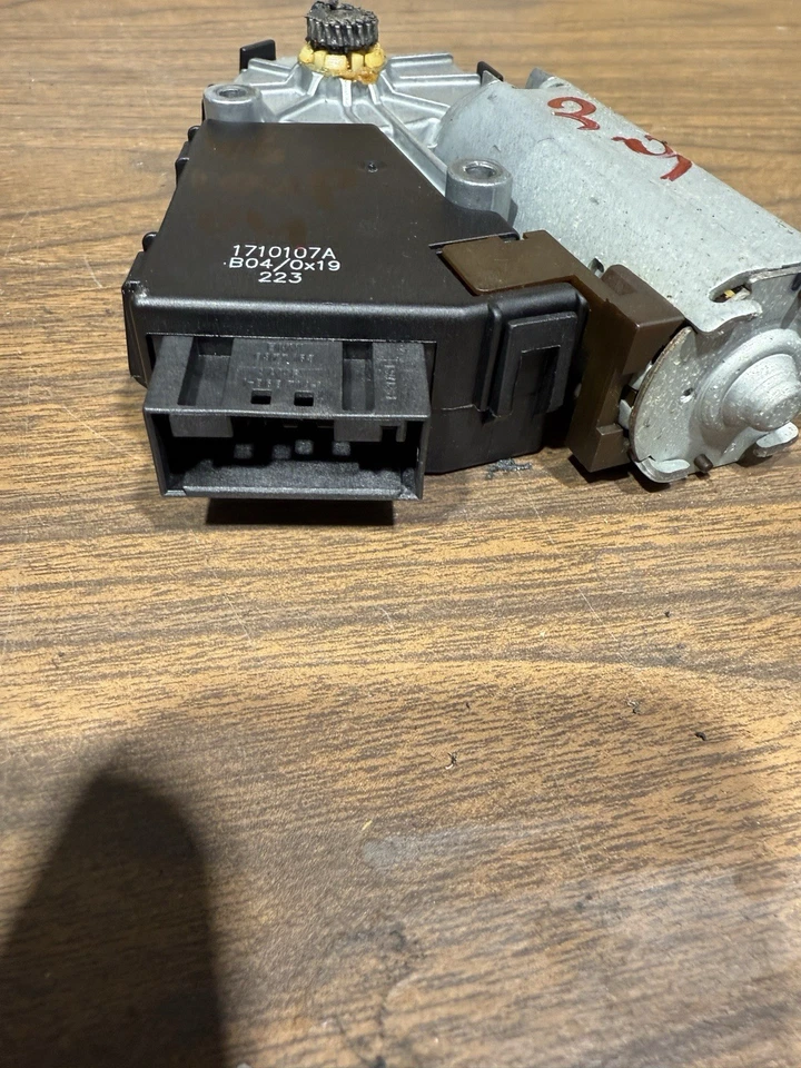 2004 BMW 330i E46 Coupe Roof Motor - Image 4 of 4