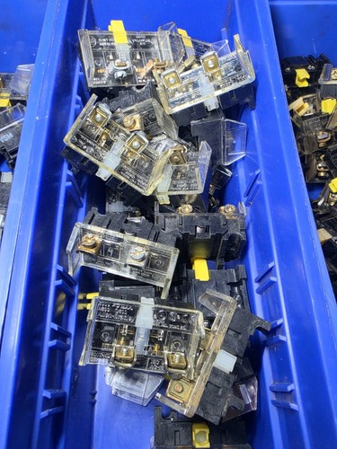 Lot Of 2 Allen Bradley 800T-XD1 600V Heavy Duty Contact Blocks