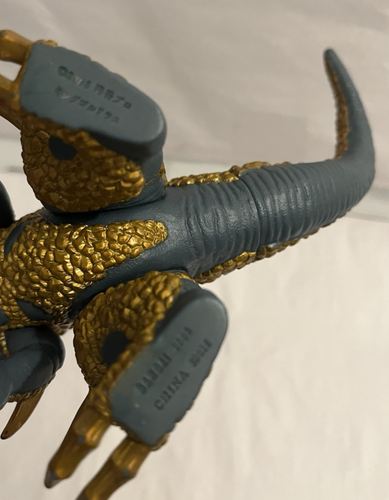 7 Bandai ULTRAMAN ULTRA MONSTER 7" KAIJU FIGURE LOT TYRANT GAMORA GOLDRAS GIGI - Picture 14 of 20