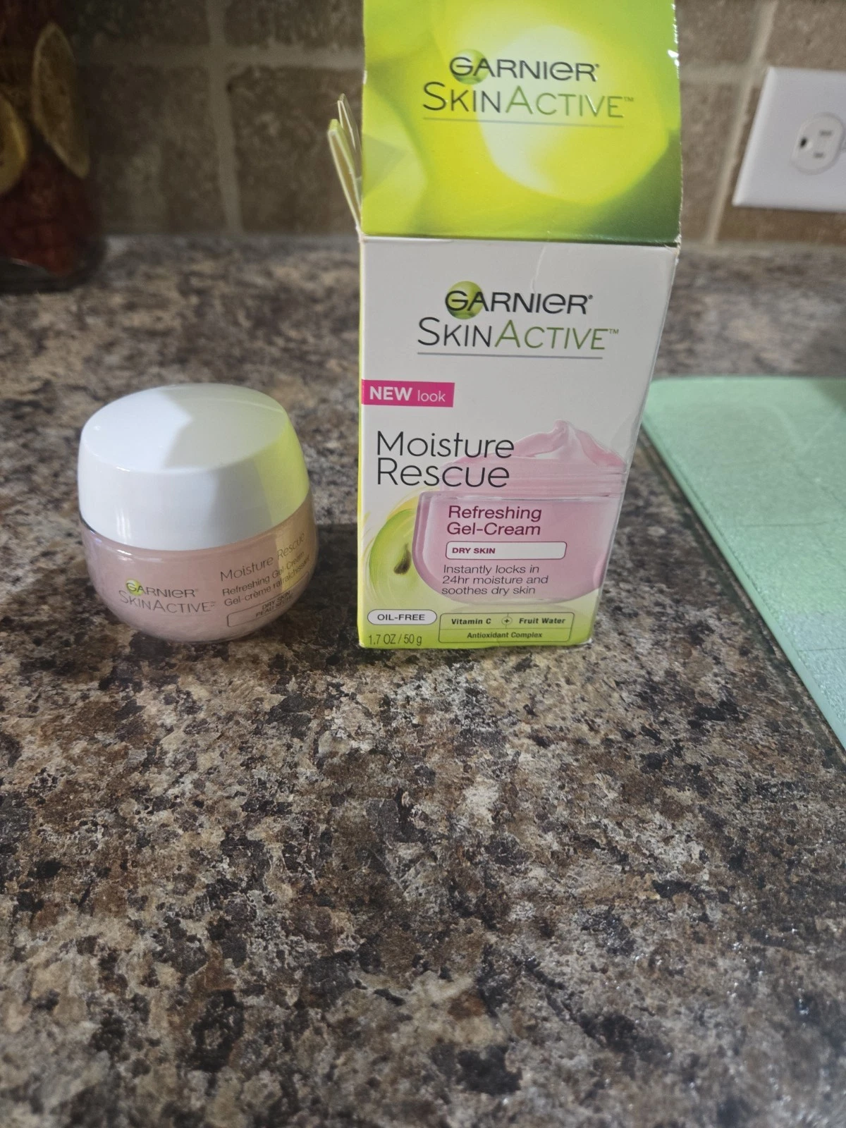 Garnier Skin Active Moisture Rescue Refreshing Gel Cream Dry Face Oil Free 1.7oz
Opens in a new wind