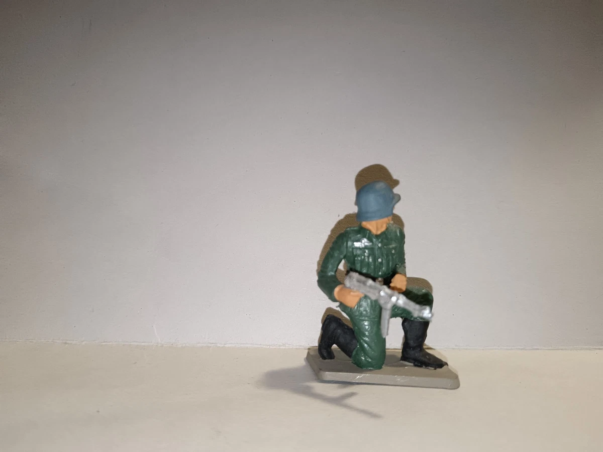 Lot De 7 Petits Soldats Allemands Starlux – Figurines Plastique Peint (Occasion)