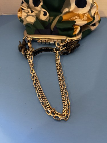 Vintage GUESS Clutch Bag Satin With Silvertone Metal “GUESS” Kiss Lock - Picture 8 of 15