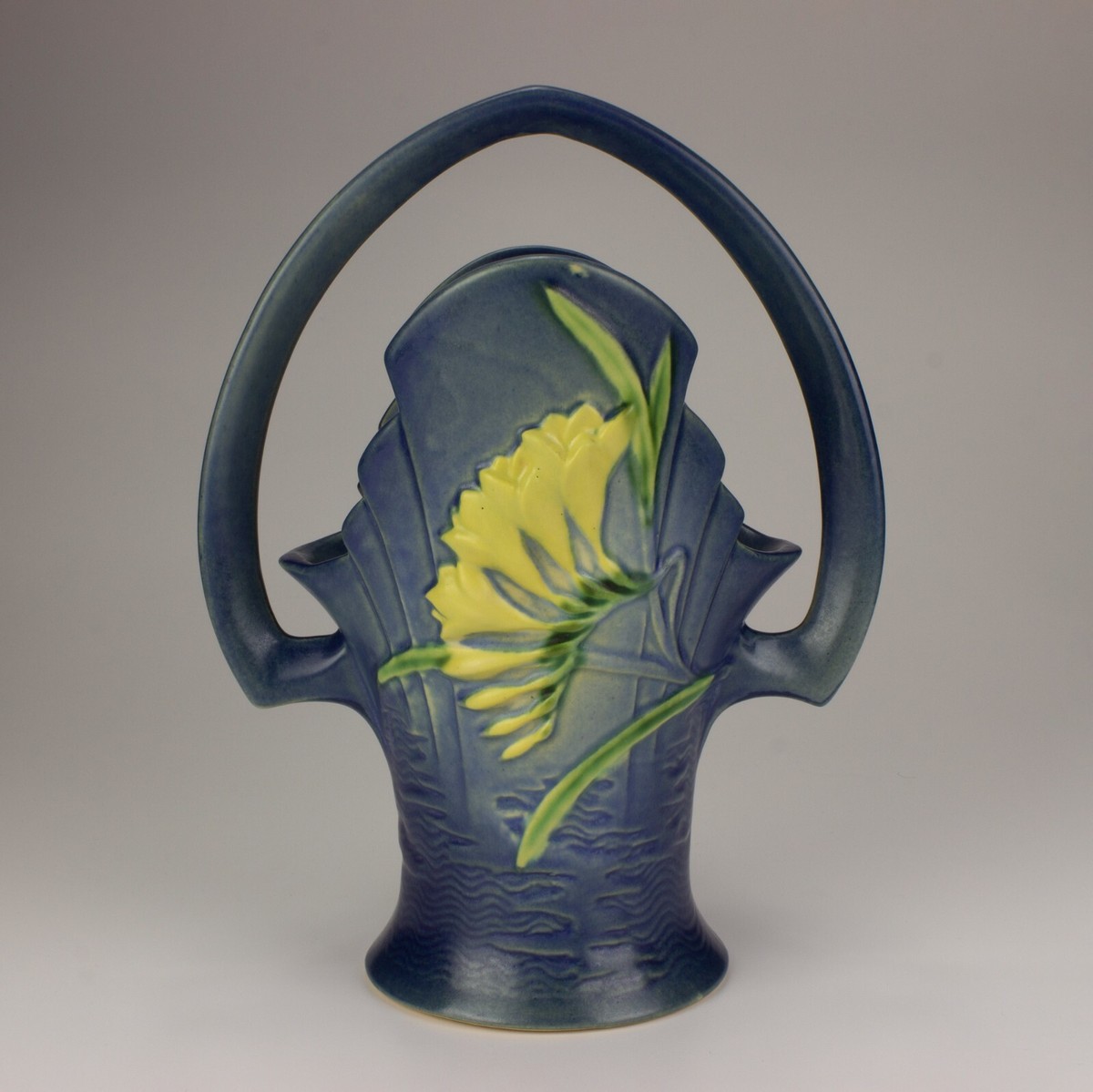 Roseville Pottery Freesia Basket, Shape 392-10, Delft Blue | eBay
