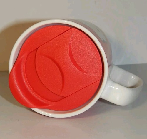 Taza de viaje de cerámica Hello Kitty Sanrio 2024 con licencia roja manzana 550 ml nueva con etiquetas - Imagen 3 de 5