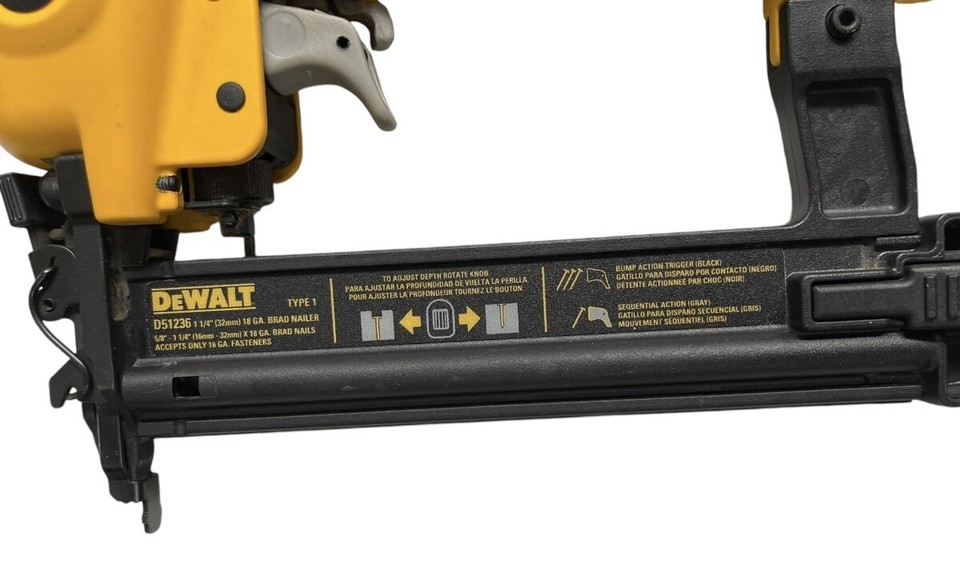 Dewalt D51236 5/8" 11/4" Inch (32Mm) 18 Guage Brad Nailer (CSC046789