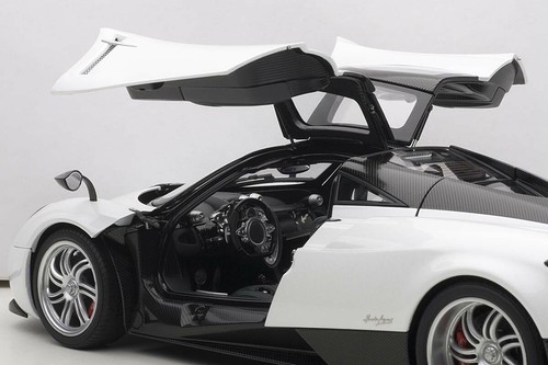 PAGANI HUAYRA WHITE WITH SILVER WHEELS 1:12 by AUTOART 12231 BRAND NEW IN BOX - Picture 8 of 9