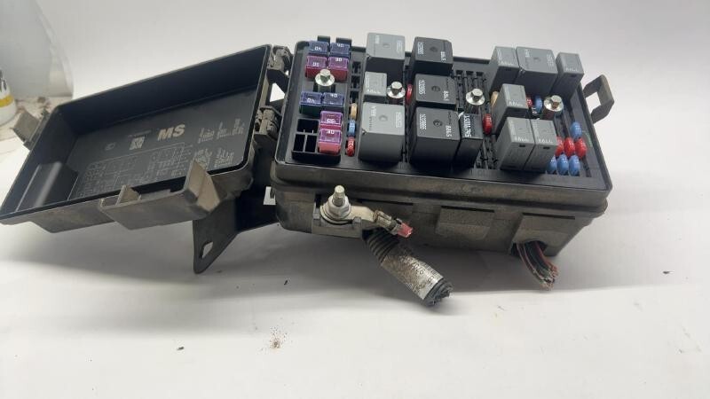 2006 pontiac grand prix cigarette lighter fuse 2006-2008 Pontiac Grand Prix 3.8L Engine Compartment Fuse Box Junction OEM