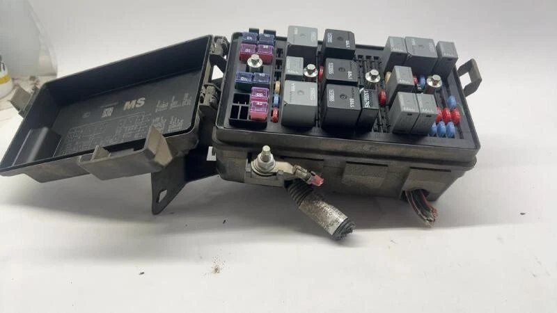 Pontiac Grand Prix 2006-2008 3,8 L compartimento del motor caja de fusibles conexión OEM Foto 2 de 4