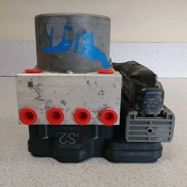 2020-2023 Toyota Highlander ABS Antilock Brake actuator and pump MODULE OEM - Image 2 of 4