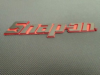Neu Snap On LOGO 8'' SCHWARZ METALL Werkzeugkiste Rolle Fahrerhaus Abzeichen Logo Emblem Aufkleber Abziehbild