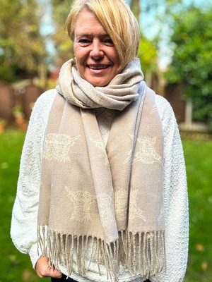 SHE LOVES GIFTS Thick Reversible Highland Cow CREAM Tassel Pashmina Winter Scarf