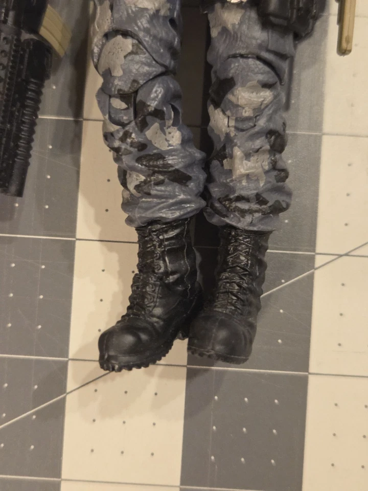 Marvel Legends Punisher 80th Anniversary - Image 4 of 4