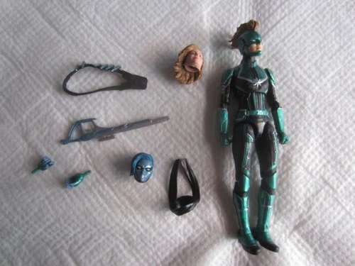 2019 Hasbro Marvel Legends Series: Captain Marvel (Starforce)