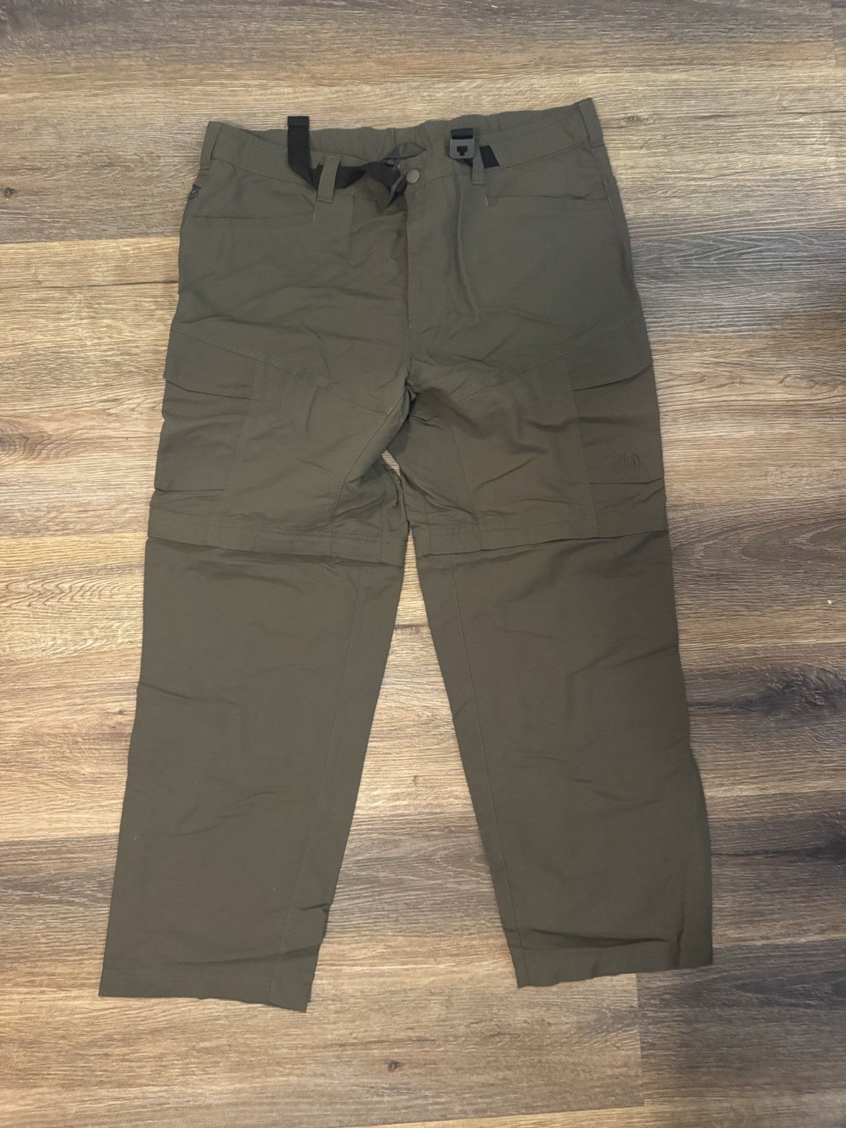 The North Face men's convertible cargo pants size XL
