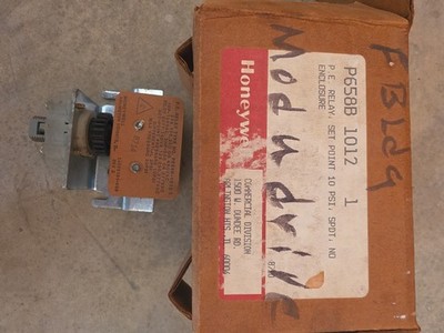 Honeywell P658B1012 Pneumatic Relay SPDT Normally Open 10 PSI Set Point HVAC Con