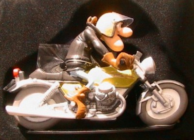 FIGUREN PIERROT MOTO GUZZI 750 V7 SPORT JOE BAR TEAM 1/18 BIKE RESINE