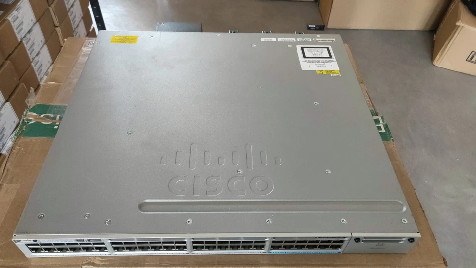 Cisco WS-C3850-12X48U-S Catalyst 3850 Switch 100M/1G/2.5G/5G/10G and 36 1 G UPoE