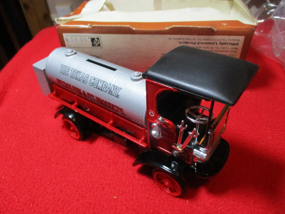 1995 ERTL 1910 Mack Texaco Tanker Locking Coin Bank Die Cast #F122 New in Box  - Image 4 of 4