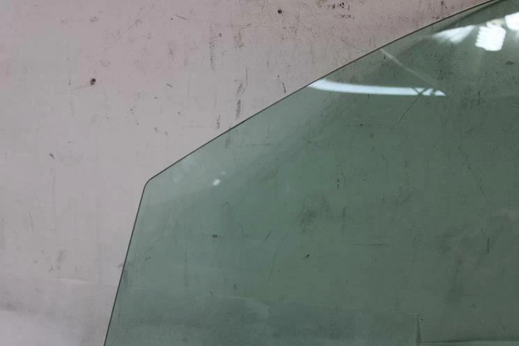 03-06 08-10 Porsche Cayenne Front Left Door Glass OEM - Image 4 of 4