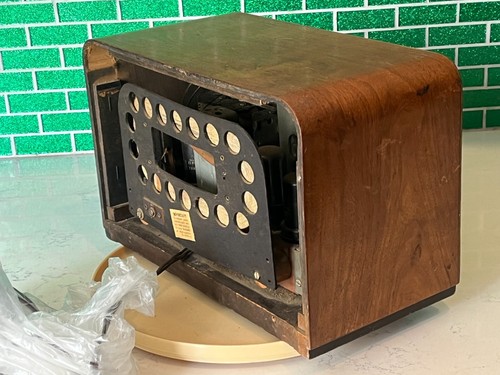 1941 Westinghouse WR-12X4 Wood Case Tube Radio Turns On, Parts or Repair RARE - Picture 6 of 12