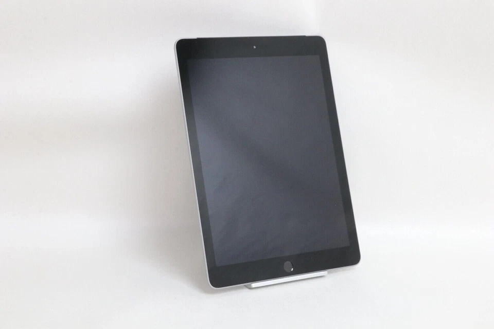 Apple A1893 iPad 6th Generation Wi-Fi 128GB 9.7" Screen - Image 2 of 4