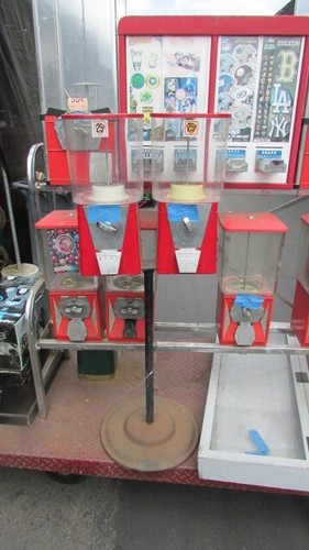 Vending Machines - Sports Cards -Pokemon-Candy -Toys With Keys & Racks - Picture 6 of 7
