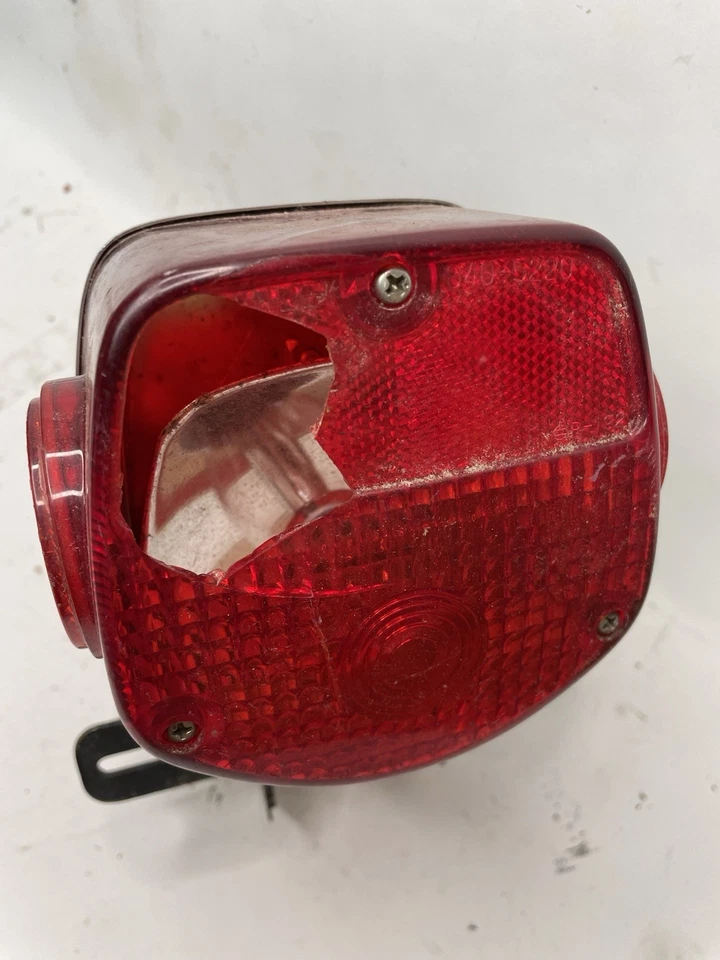 1974-1978 Kawasaki KZ400 conjunto de lanterna traseira lente quebrada fabricante de equipamento original 23024-059-10 - Imagem 2 de 4