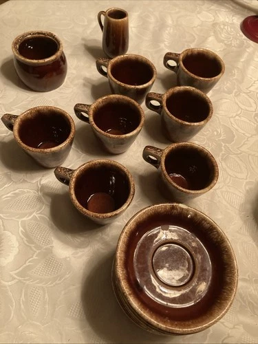 Hull Coffee Cups, Saucers, Crock And Small Pitcher