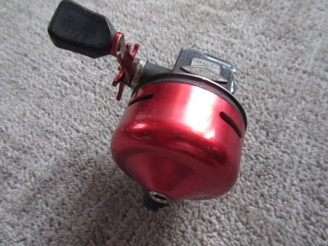 Abu Garcia REVO ELITE 8 Bait Casting Reel right handle used fishing Reel